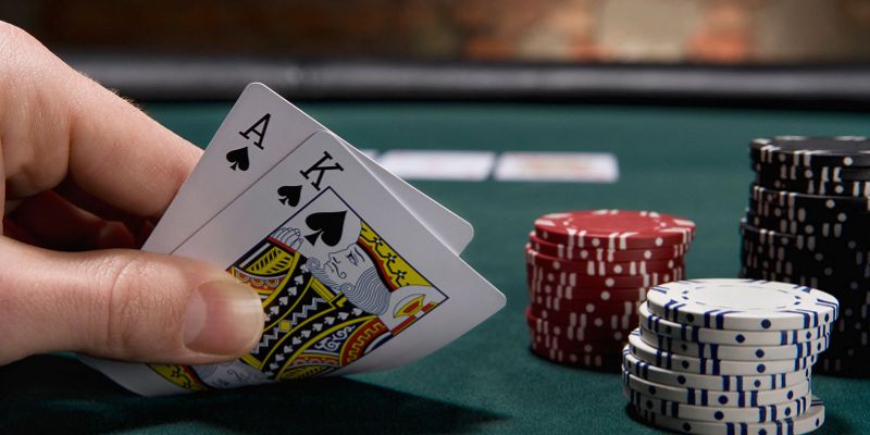 Poker trực tuyến và các trang web uy tín